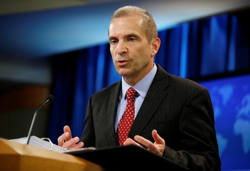 © Reuters. Acting State Department Spokesperson Mark Toner speaks during a news briefing at the State Department in Washington