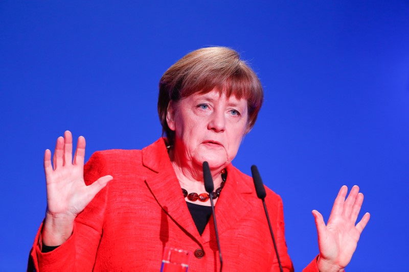 © Reuters. A chanceler alemã Angela Merkel durante cúpula em Berlim, na Alemanha