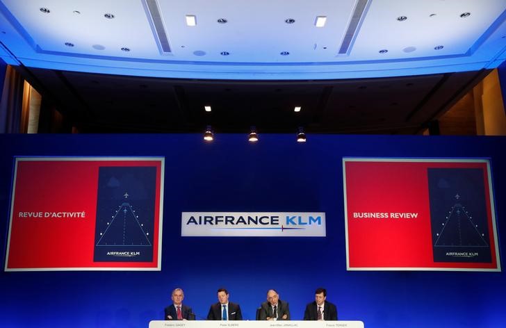 © Reuters. Chairman and CEO of Air France-KLM and Chairman of Air France Janaillac attends the group's 2016 annual results news conference in Paris