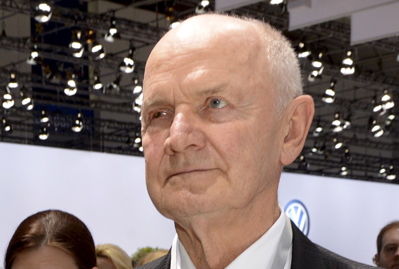 © Reuters. File photo shows Piech arriving at the annual shareholders meeting in Hanover