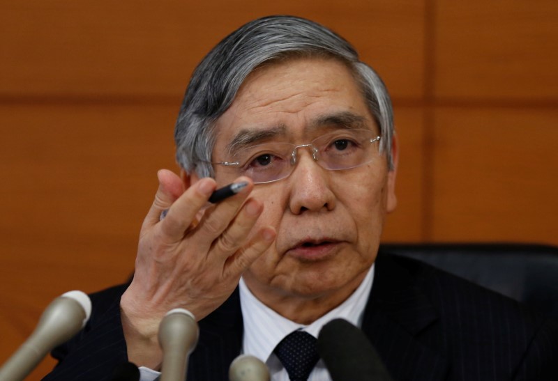 © Reuters. BOJ Governor Kuroda attends a news conference at the BOJ headquarters in Tokyo