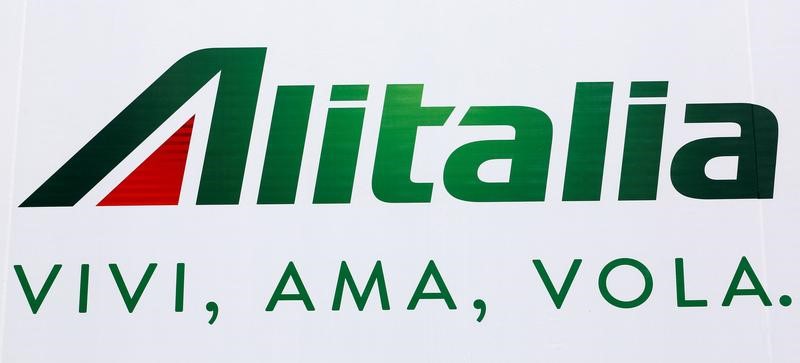 © Reuters. ALITALIA VEUT SUPPRIMER 2.037 POSTES