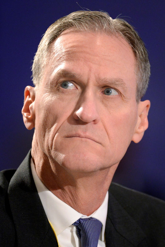 © Reuters. FILE PHOTO: South Dakota Gov Daugaard attends National Governors Association discussions during its Winter Meetings in Washington