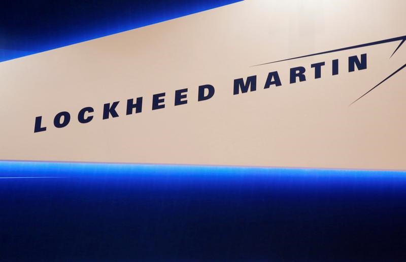 © Reuters. FILE PHOTO -  Lockheed Martin's logo is seen during Japan Aerospace 2016 air show in Tokyo