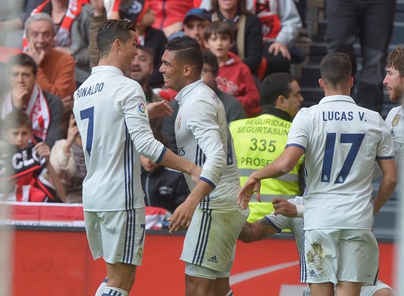 © Reuters. Un tanto de Casemiro permite al Madrid pasar la prueba de Bilbao