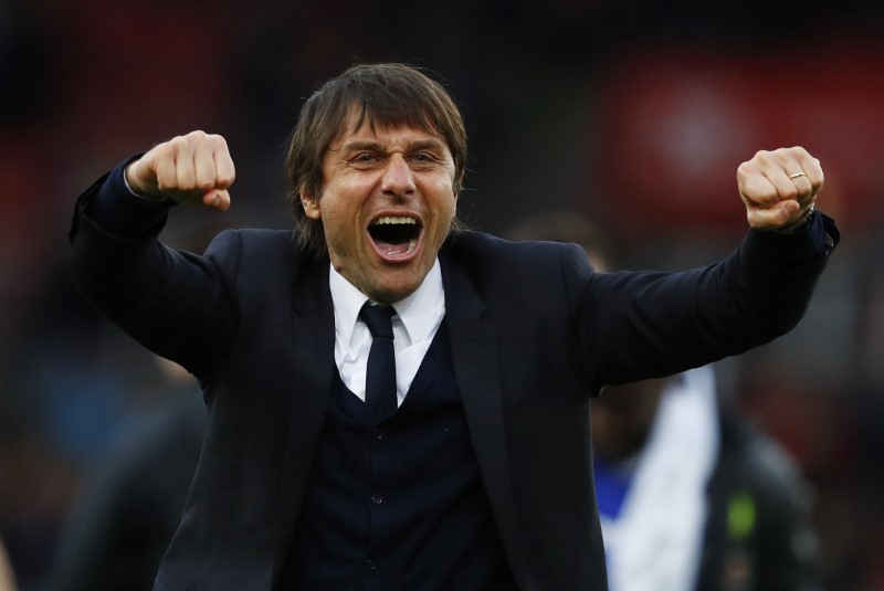 © Reuters. Chelsea manager Antonio Conte celebrates after the game