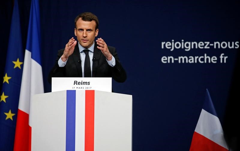 © Reuters. Macron mantiene una ventaja mínima ante el primer debate electoral en Francia