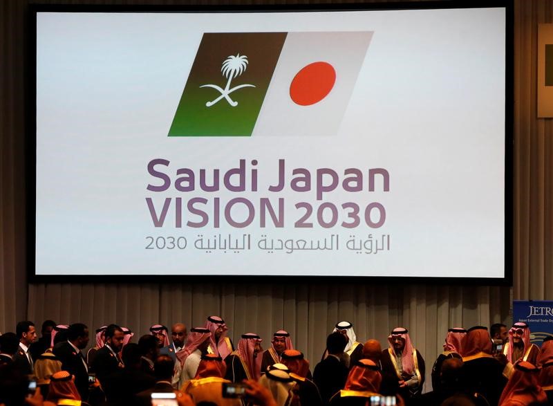 © Reuters. Saudi King Salman bin Abdulaziz Al-Saud waves as he attends Saudi-Japan Vision 2030 Business Forum in Tokyo