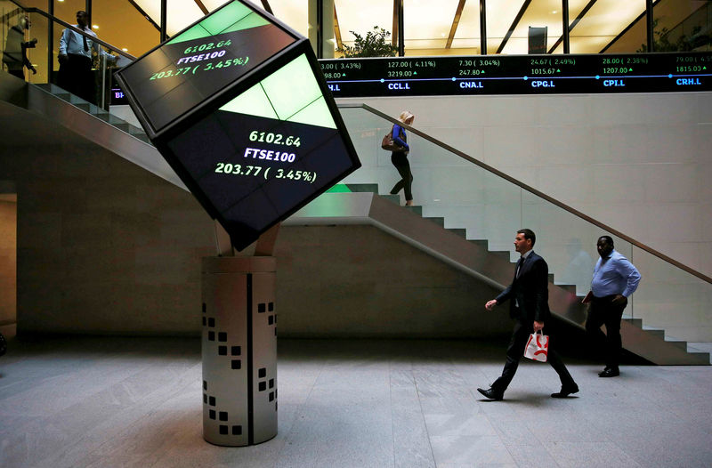 © Reuters. FILE PHOTO -  People walk through the lobby of the London Stock Exchange in London