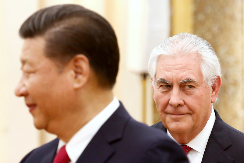 © Reuters. FILE PHOTO: China's President Xi Jinping meets U.S. State of Secretary, Rex Tillerson at the Great Hall of the People in Beijing