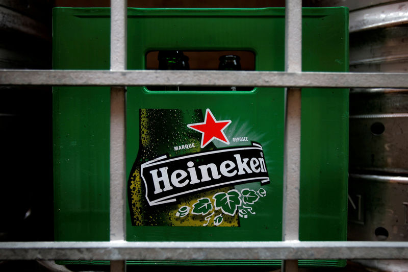 © Reuters. FILE PHOTO: A plastic container with empty bottles of Heineken beers are pictured among beer kegs outside a restaurant in Singapore