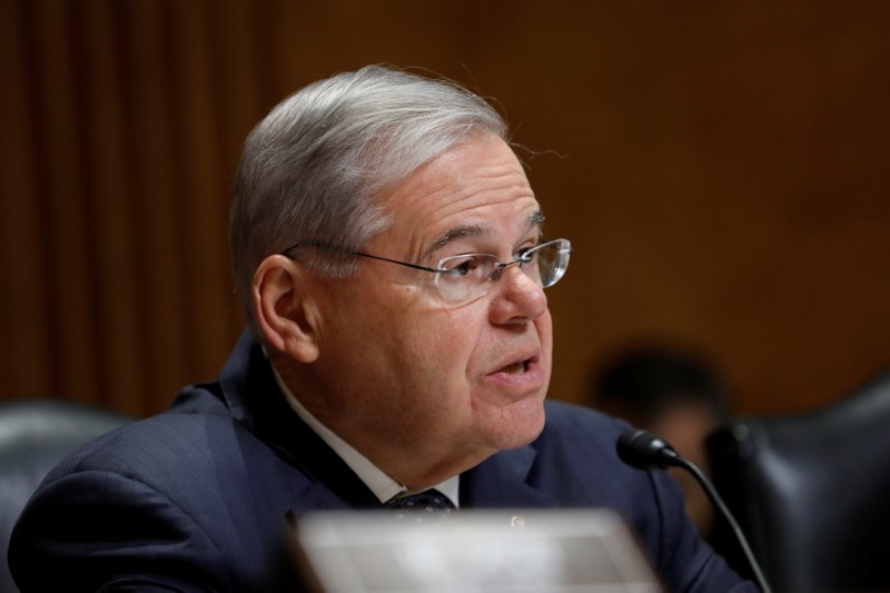 © Reuters. Sen. Robert Menendez speaks during a Senate Foreign Relations hearing on the conflict in Syria on Capitol Hill