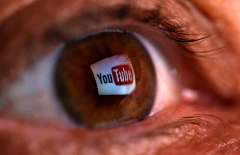 © Reuters. FILE PHOTO: A picture illustration shows a YouTube logo reflected in a person's eye