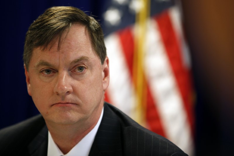 © Reuters. Chicago Federal Reserve Bank President Evans takes a question during a round table with the media in Shanghai