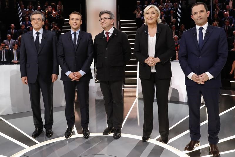 © Reuters. Macron se consolida como favorito en el primer debate electoral en Francia