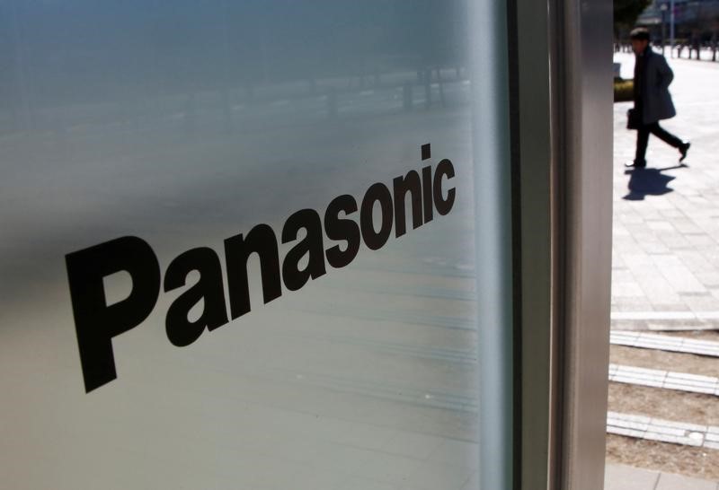 © Reuters. Panasonic tomará el control del grupo español de componentes para coches Ficosa