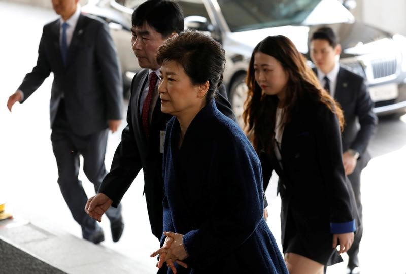 © Reuters. La destituida presidenta surcoreana se disculpa y promete cooperación