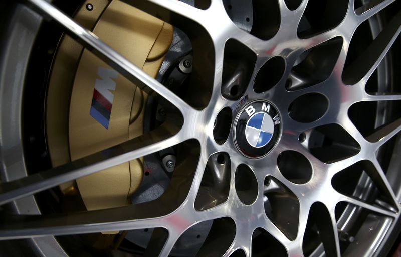 © Reuters. BMW VISE DES VENTES RECORD EN 2017