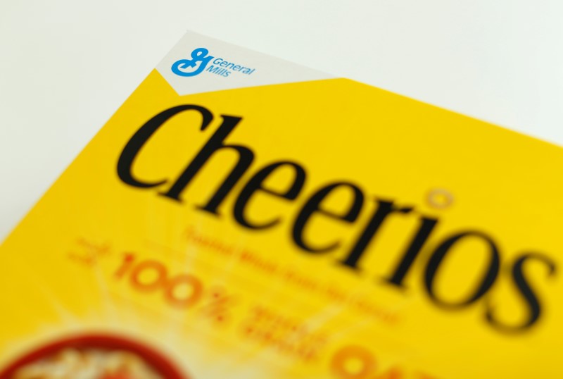 © Reuters. A box of Cheerios breakfast cereal made by General Mills is shown in this illustration photograph taken in Encinitas, California