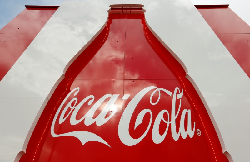 © Reuters. Embotelladora europea de Coca-Cola aumenta beneficio operativo un 12% en 2016