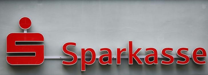 © Reuters. Sparkasse logo is seen on facade of branch Sparkasse bank in Berlin