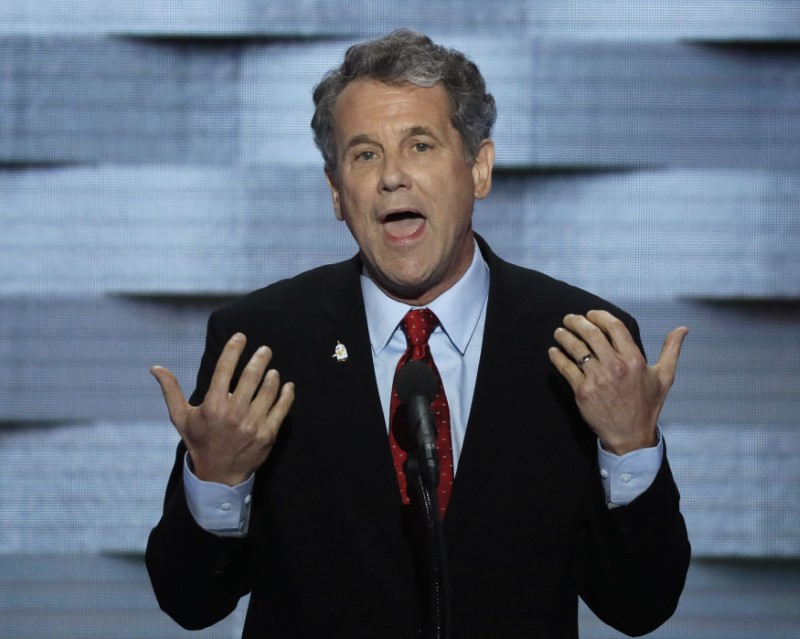 © Reuters. Senator Sherrod Brown speaks on the final night of the Democratic National Convention in Philadelphia