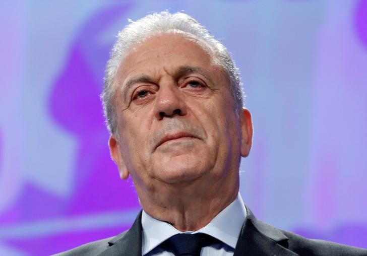 © Reuters. European Commissioner for Migration and Home Affairs Dimitris Avramopoulos addresses a news conference at the EU Commission headquarters in Brussels