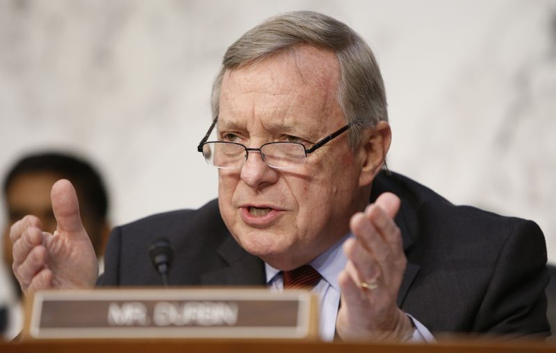 © Reuters. U.S. Senator Durbin questions Supreme Court nominee Gorsuch during Senate Judiciary Committee confirmation hearing on Capitol Hill in Washington