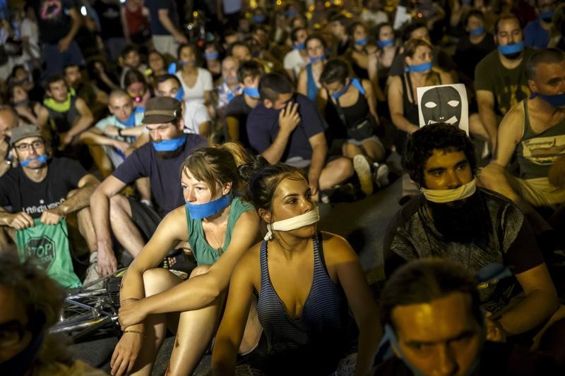 © Reuters. El Congreso abre el camino para cambiar la "ley mordaza"