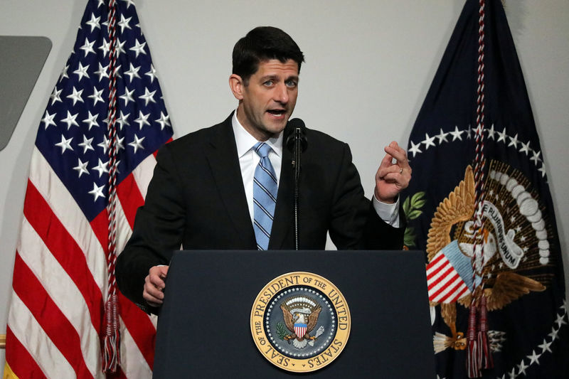 © Reuters. Speaker of the House Paul Ryan (R-WI) introduces U.S. President Donald Trump at the National Republican Congressional Committee March Dinner in Washington, U.S.