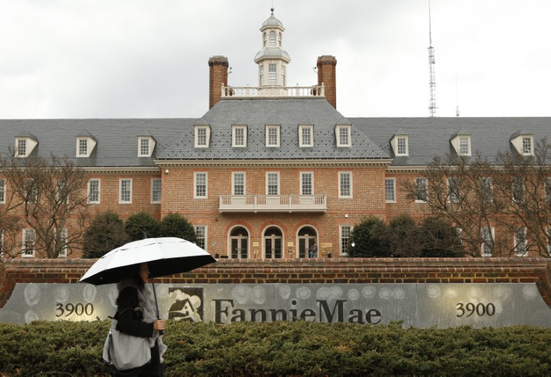 © Reuters. Woman walks past Fannie Mae in Washington