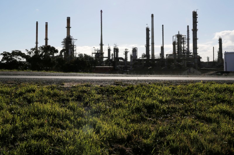 © Reuters. The Chevron Oil Refinery is seen in Cape Town