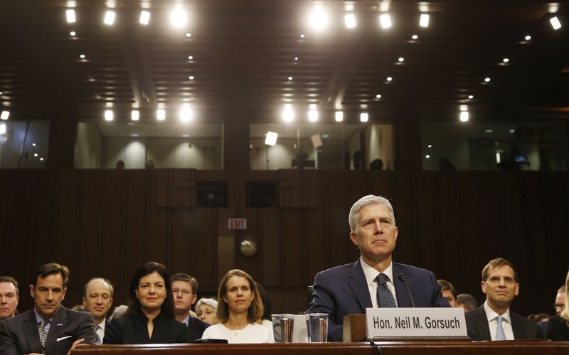 © Reuters. Supreme Court nominee judge Gorsuch testifies before Senate Judiciary Committee confirmation hearing on Capitol Hill in Washington