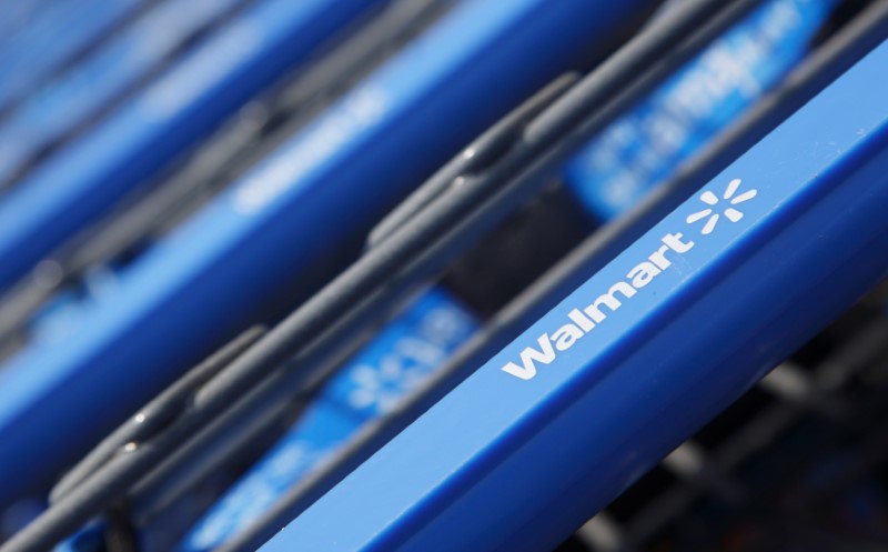 © Reuters. Shopping carts are seen outside a new Walmart Express store in Chicago