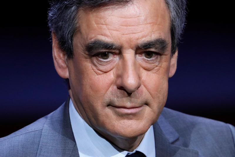 © Reuters. LES APPELS À SE DÉSISTER, SIGNE D'UNE "MACHINATION" POUR FILLON