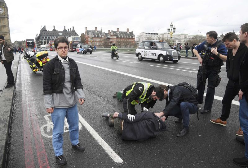 © Reuters. Un muerto y varios heridos en un ataque "terrorista" en el parlamento británico