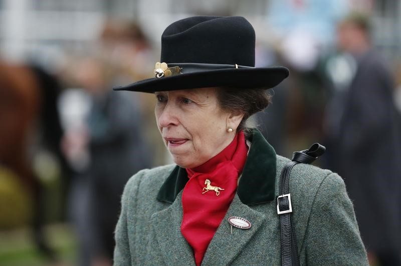 © Reuters. الأميرة آن تعارض الأمير تشارلز وتقول المحاصيل المعدلة جينيا لها فوائد