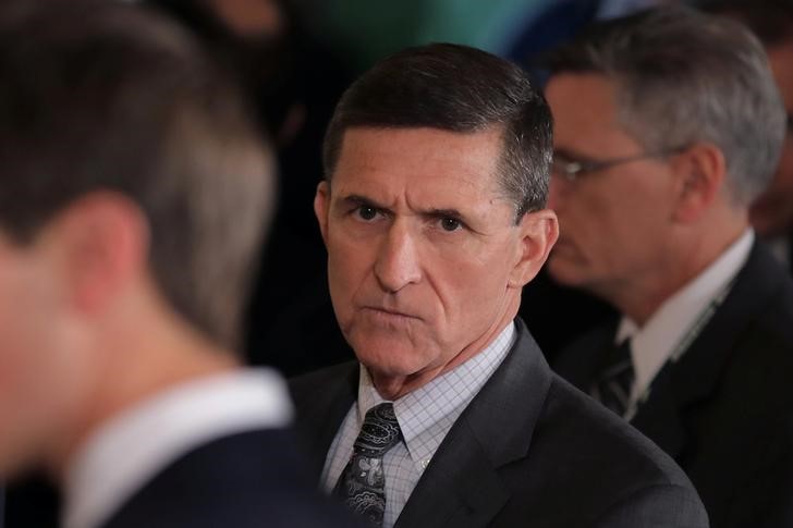 © Reuters. Michael Flynn (C) arrives prior to a joint news conference between Canadian Prime Minister Justin Trudeau and U.S. President Donald Trump at the White House in Washington, U.S.