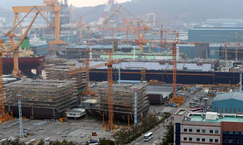 © Reuters. Daewoo Shipbuilding & Marine Engineering¡¯s shipyard is seen in Geoje
