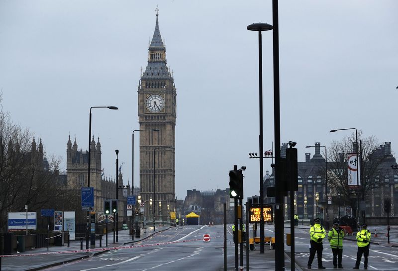 © Reuters. La policía británica realiza detenciones tras el ataque en Londres, dice Sky