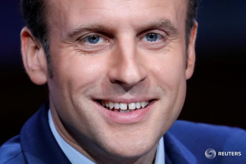 © Reuters. El candidato francés Macron ganaría las presidenciales en Francia, según una encuesta