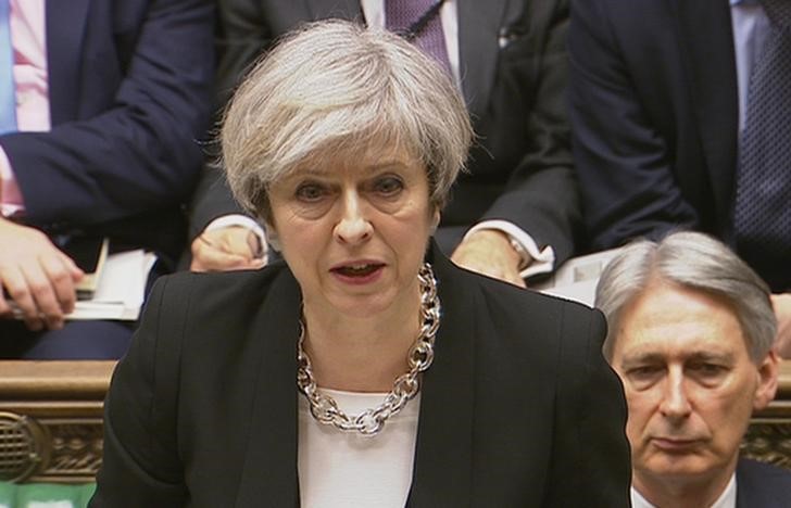 © Reuters. Primeira-ministra britânica, Theresa May, fala no Parlamento na manhã seguinte ao ataque em Westminster, Londres