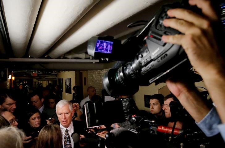 © Reuters. Brooks speaks with reporters following a House Republican caucus meeting at the U.S. Capitol in Washington