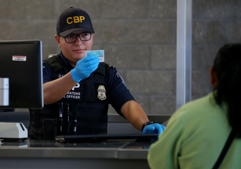 © Reuters. EEUU ordena a embajadas identificar a grupos de población y endurecer revisión de visados