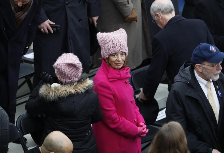 © Reuters. Women wear pink protest hats prior to U.S. President-elect Trump's inauguration in Washington