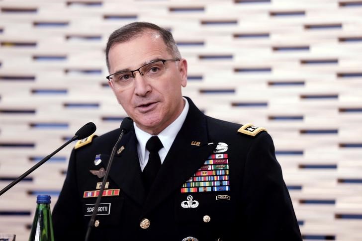 © Reuters. Commander of U.S. Forces in Europe, General Curtis Scaparrotti speaks during a news conference in Tallinn