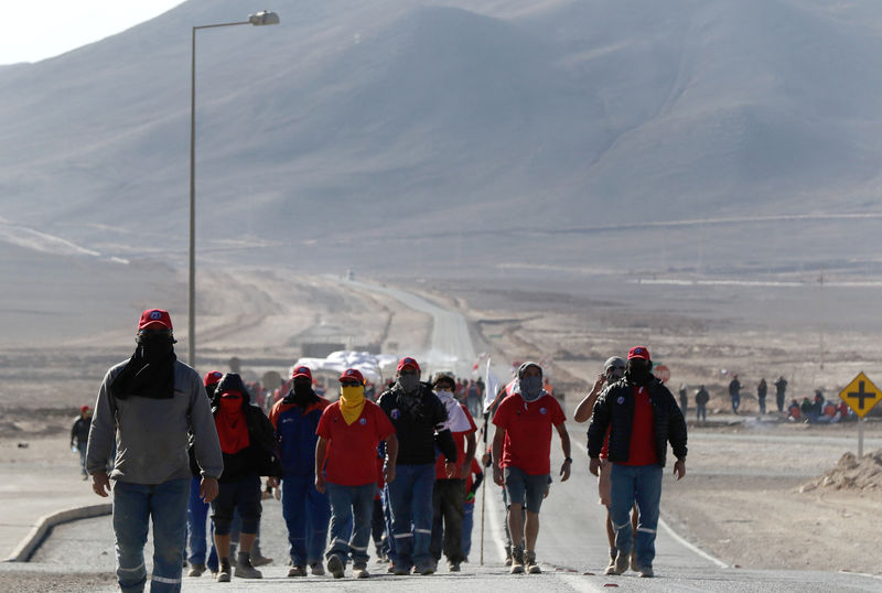 © Reuters. La mina chilena Escondida termina sin éxito diálogo para poner fin a huelga