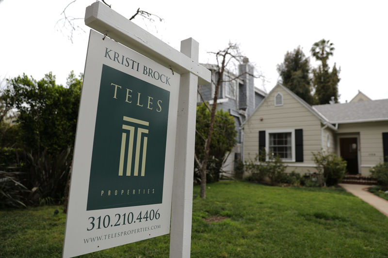 © Reuters. A home for sale is seen in Santa Monica