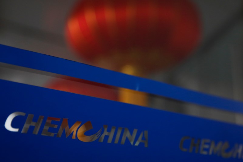 © Reuters. The company logo of China National Chemical Corp, or ChemChina, is seen at its headquarters in Beijing