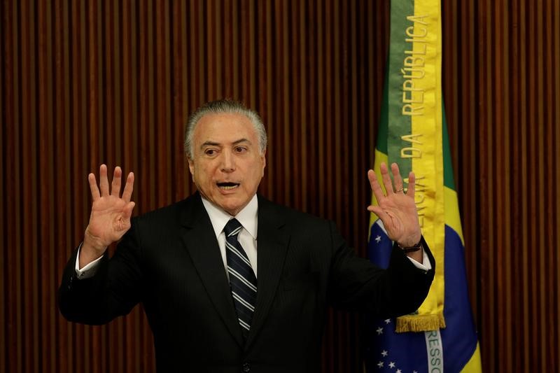 © Reuters. Presidente Michel Temer durante reunião sobre reforma da Previdência no Palácio do Planalto, em Brasília